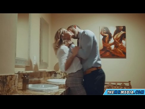 ❤️ Þegar busty ljóska tælir þig á almenningssalerni ❤❌ Klámmyndband á is.trysex.ru ️❤